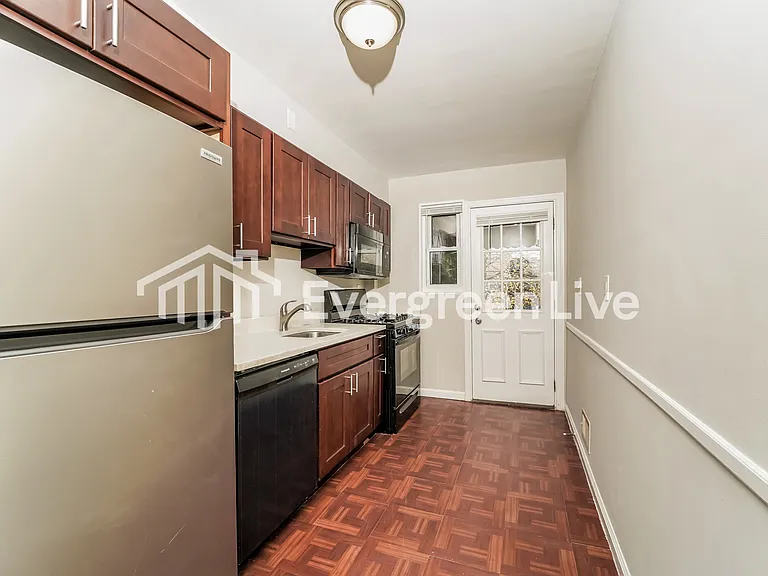 966 Saint Agnes Ln — Photo 6