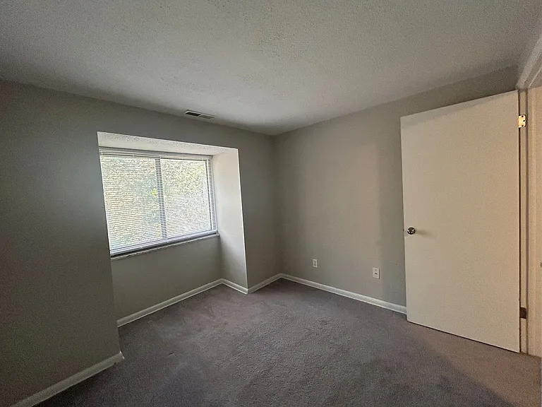 Coventry Court Townhomes — Photo 121