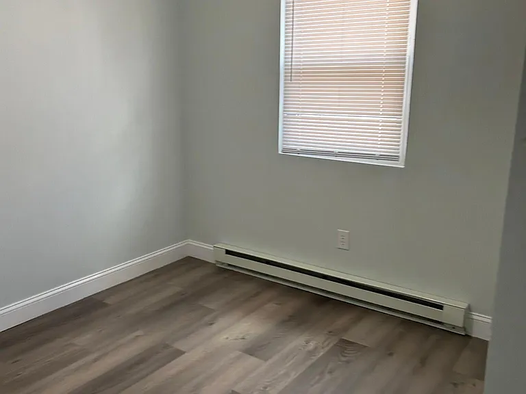 10 Nestor St #8 — Photo 4