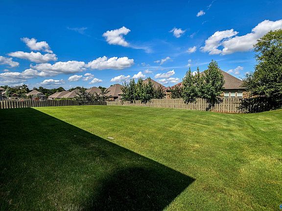 4th image of 111 Pine Manor Dr