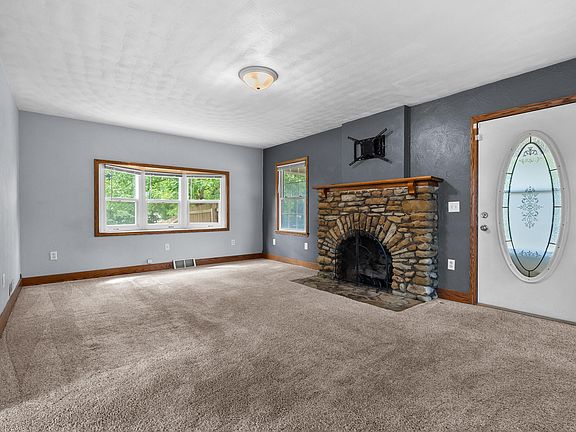 2nd image of 140 Wattles Rd N