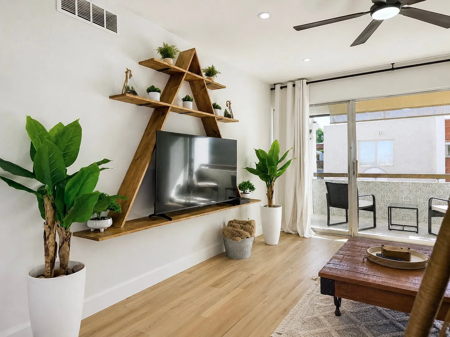 Fully Furnished And Remodeled Old Town Scottsdale Condo — Photo 4