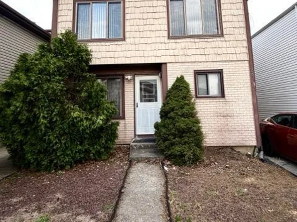 26 Manchester Dr, Staten Island, NY 10312