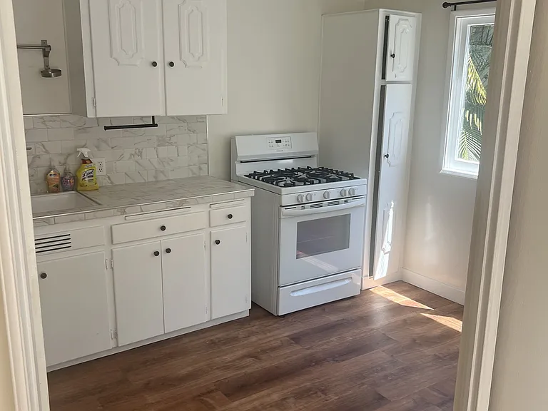 1147 Hacienda Pl #4 — Photo 5