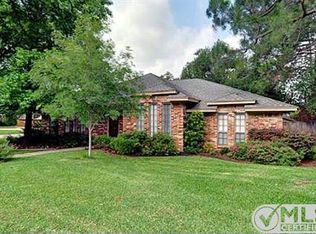 2100 Stonehill Ct, Arlington, TX 76012