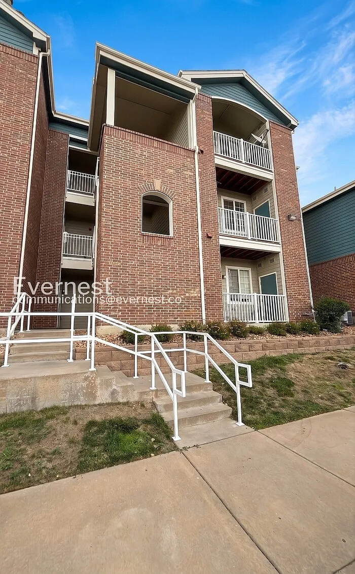 1 bed, 1.0 bath, 697 sqft, $1,297 — Photo 2