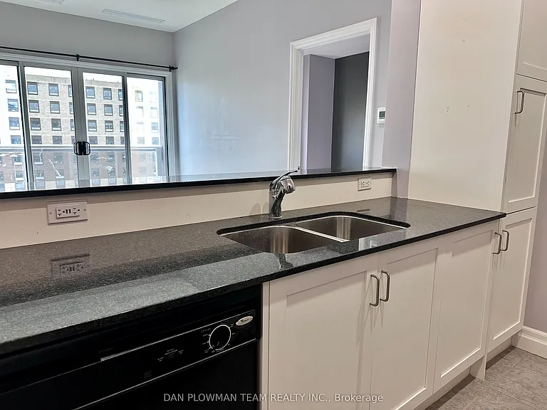 44 Bond St W #607 — Photo 11