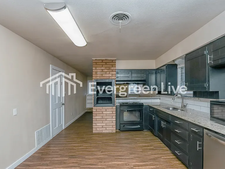 7105 Robinhood Ln — Photo 7