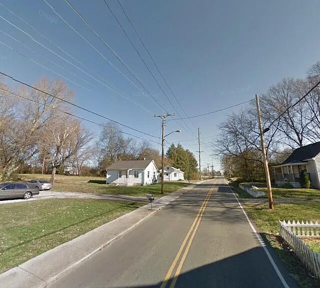 2911 Brooks Ave — Photo 1