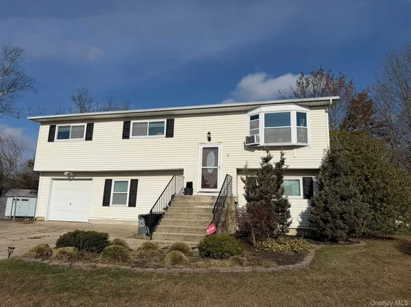 5 Denise Drive, East Patchogue, NY 11772