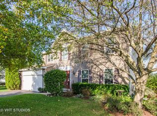 9 Hampton St, Cary, IL 60013