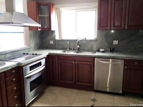 3rd image of 41757 Cherry Hill Rd
