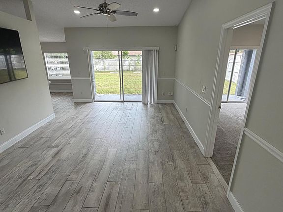 3rd image of 10132 Cypress Glen Pl