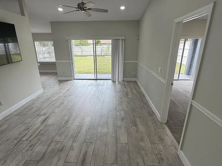10132 Cypress Glen Pl — Photo 3