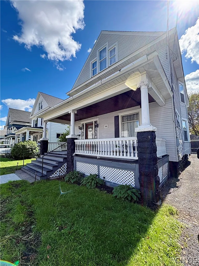 5 bed, 1.5 bath, 3024 sqft, $2,800 — Photo 1