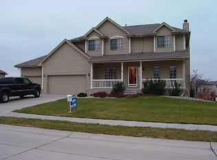 606 Fall Creek Rd, Papillion, NE 68133
