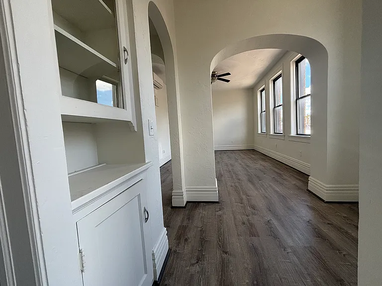 1 W Pike St #3C — Photo 8