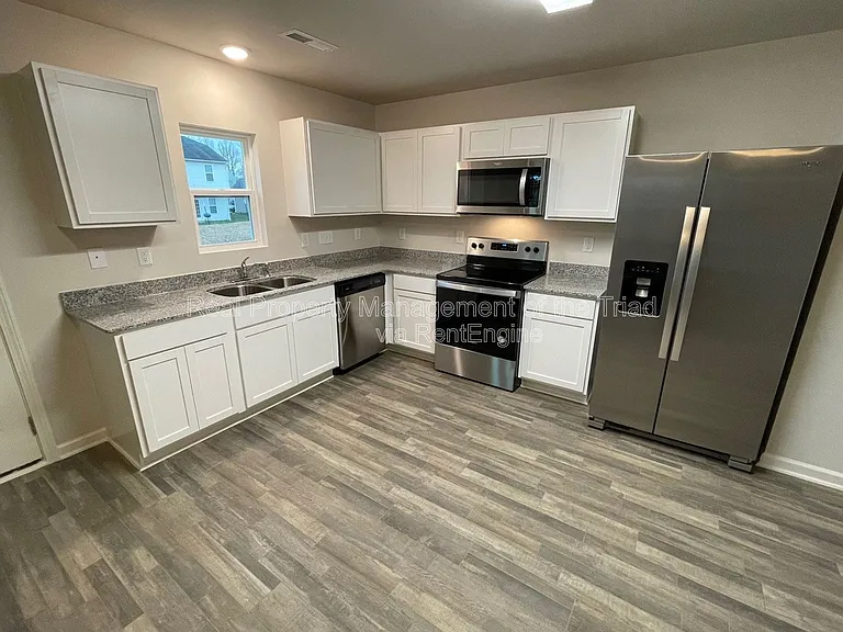 3824 Miller Dr — Photo 2