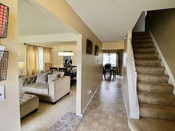 3rd image of 27405 Fairfax St