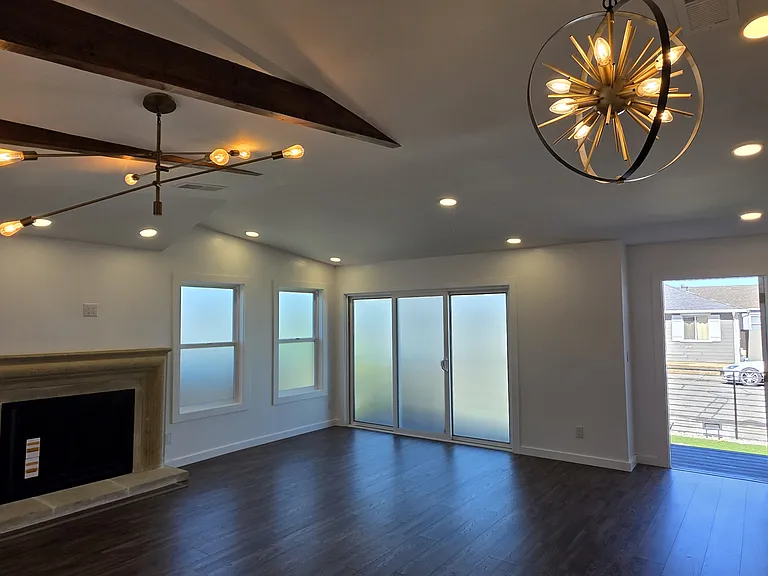 425 Daisy Ln — Photo 13