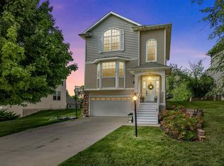 2170 Pembrokeshire Dr, Coralville, IA 52241