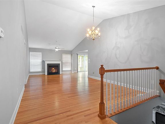 4th image of 533 Coventry Trail Ln