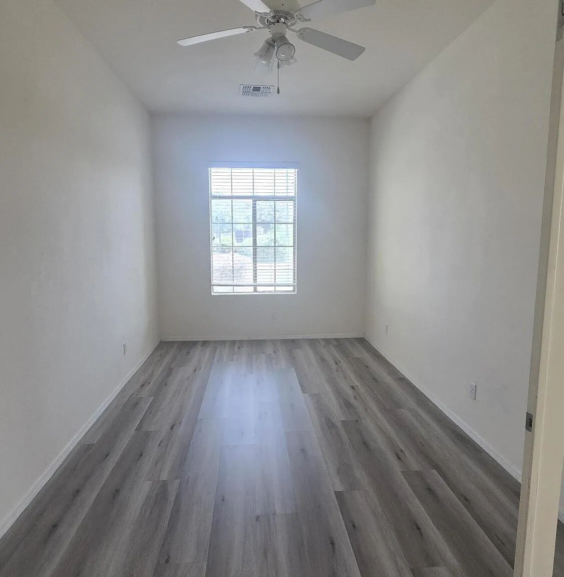 4 bed, 2.0 bath, 2372 sqft, $2,350 — Photo 4