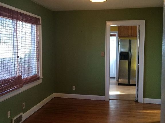 4th image of 2207 Leckie St