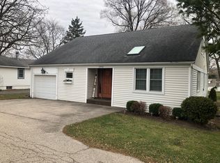 8902 Roland Dr, Barrington, IL 60010