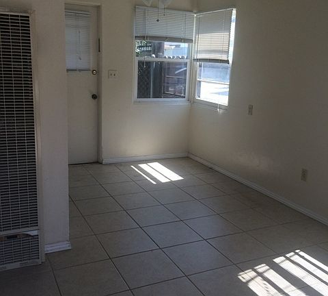 2nd image of 4570-4576 1/2 35th St #4572