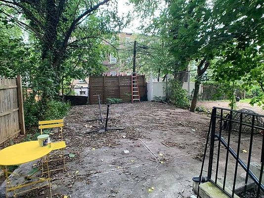 Rented by Tapiro Realty | media 36