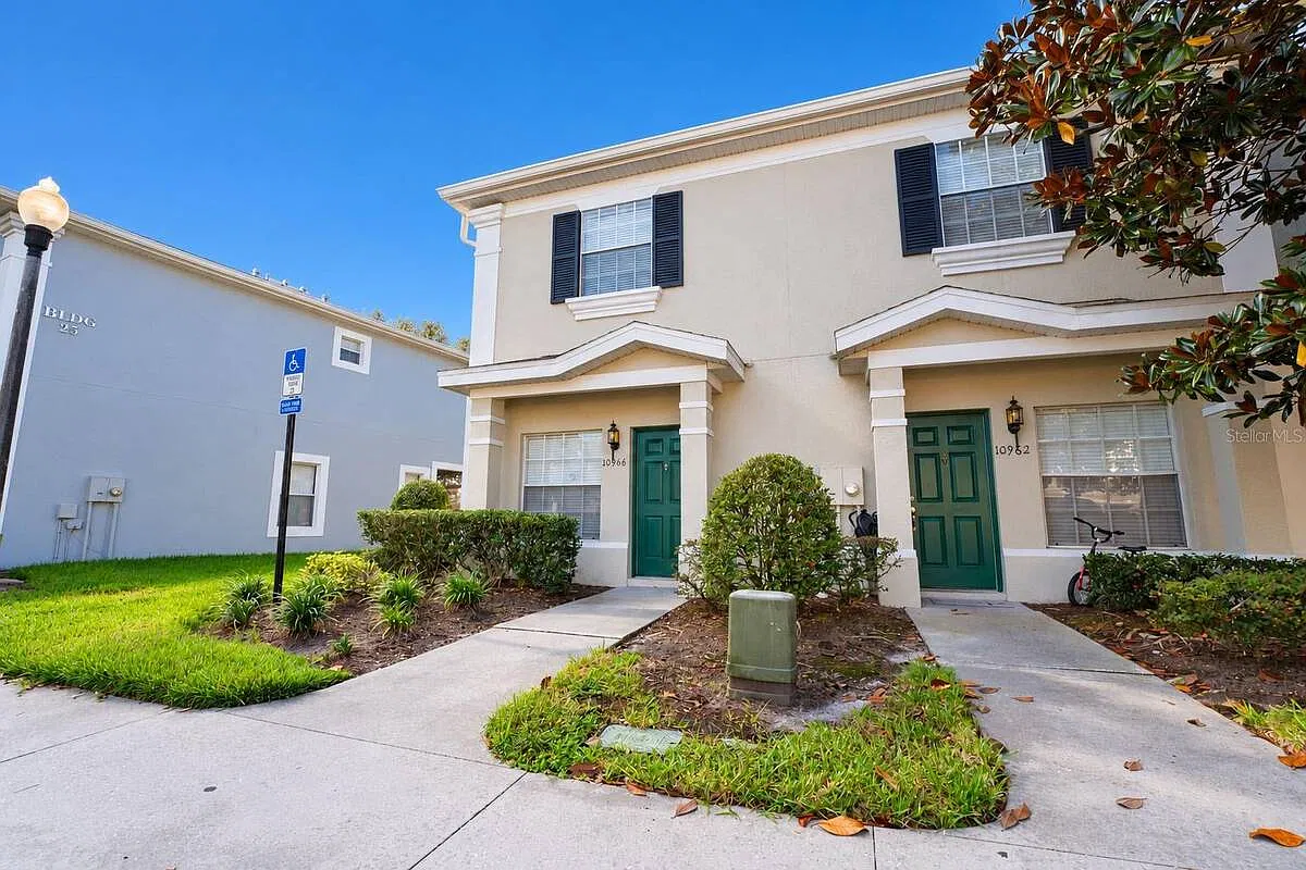 2 bed, 2.5 bath, 1071 sqft, $2,000 — Photo 1