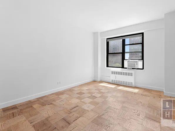 383 Grand Street image 12 of 24