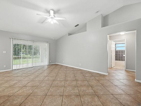 5th image of 130 Pepper Tree Crescent