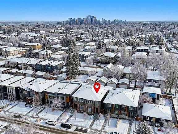 2nd image of 2432 W 32nd St SW