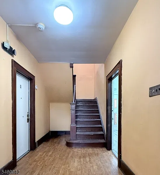 2 bed, 1.0 bath, $2,350 — Photo 2