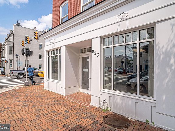 3rd image of 923 King St #D