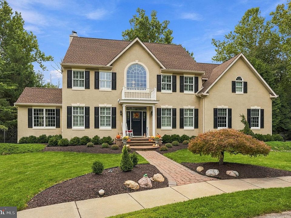 1st image of 12 Bennington Dr