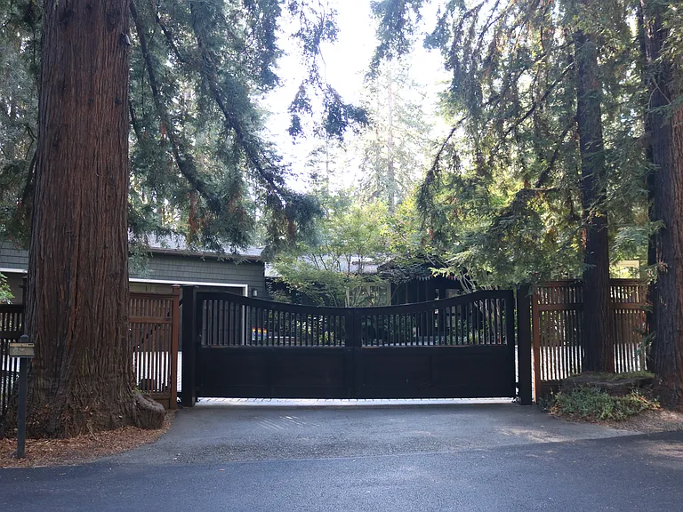 Redwood Ln — Photo 23