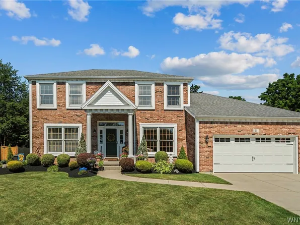 11 Hill Valley Dr, Lancaster, NY 14086