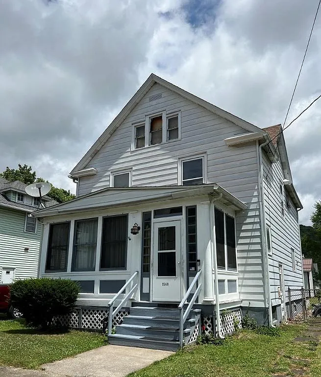 1560 Pratt St photo 1
