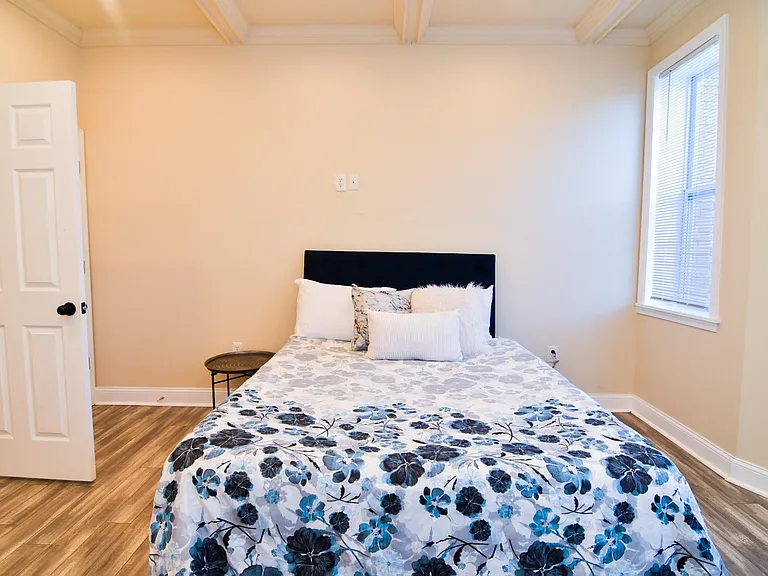 2722 Parkwood Ave — Photo 35