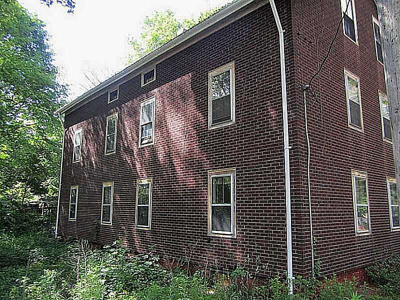 2nd image of 17 Hunt St