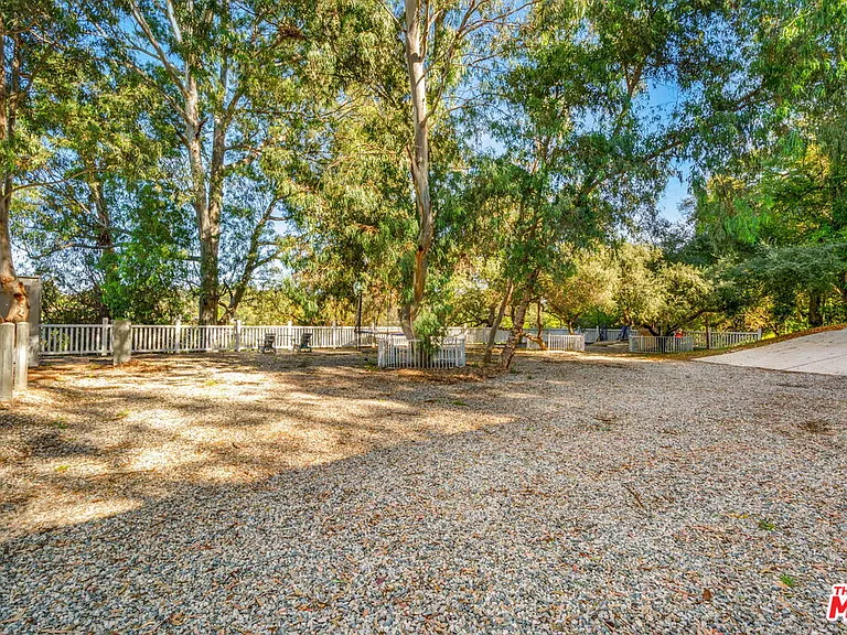 9669 Oak Pass Rd — Photo 36