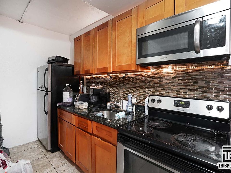 2nd image of 1719 E 8th St APT B2