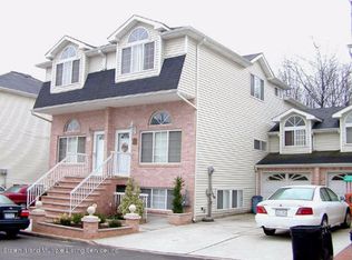 106 Darnell Ln, Staten Island, NY 10309