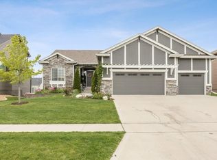 16633 Dellwood Dr, Clive, IA 50325