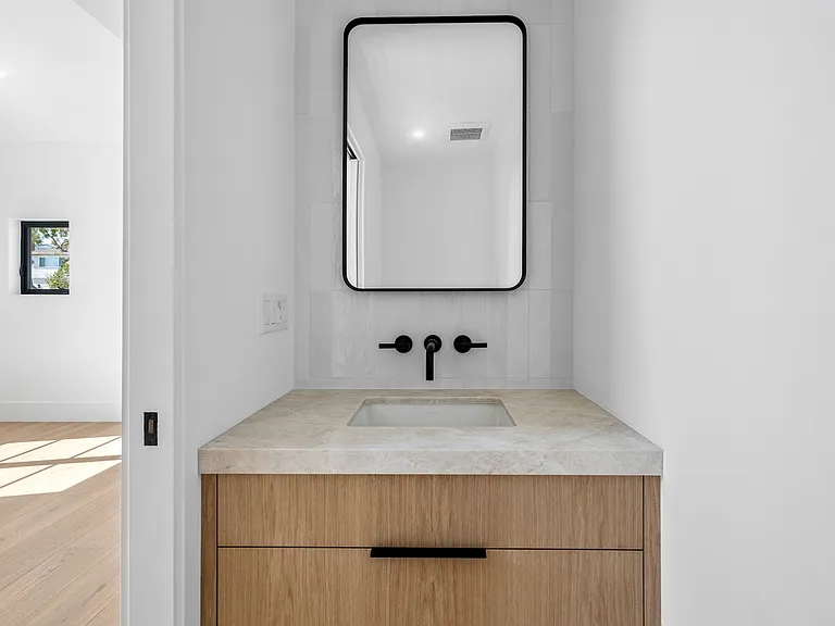 700 1/2 Iris Ave — Photo 12