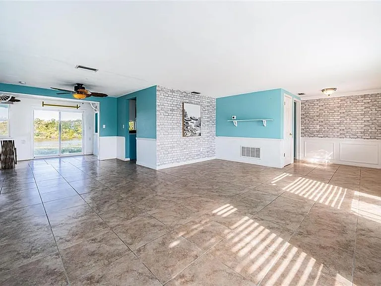 3627 Grayton Dr — Photo 4