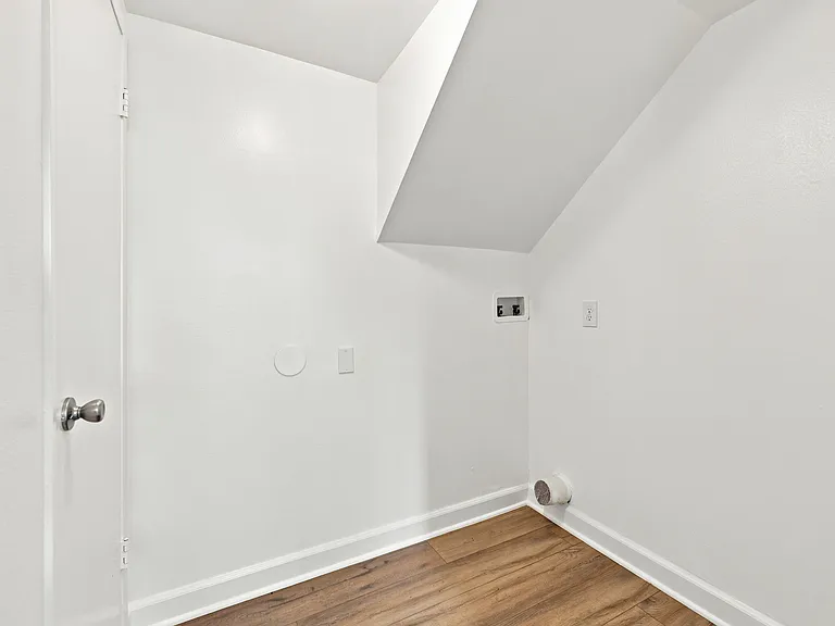 6329 Hummingbird St — Photo 17